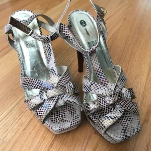 High heel sandals, NWOT